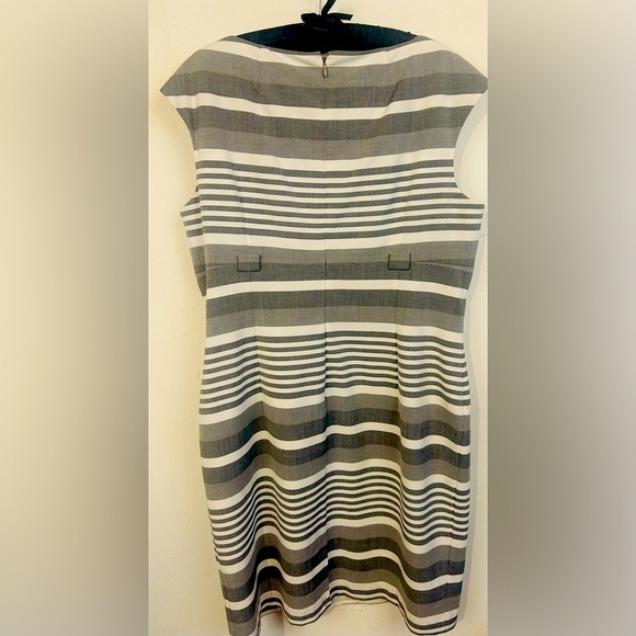 Dana Buchman Stripe Grey Sleeveless Sheath Dress Size 16, missing belt - Picture 4 of 7